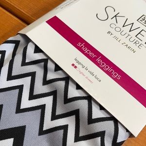 NEW Skweez Couture leggings